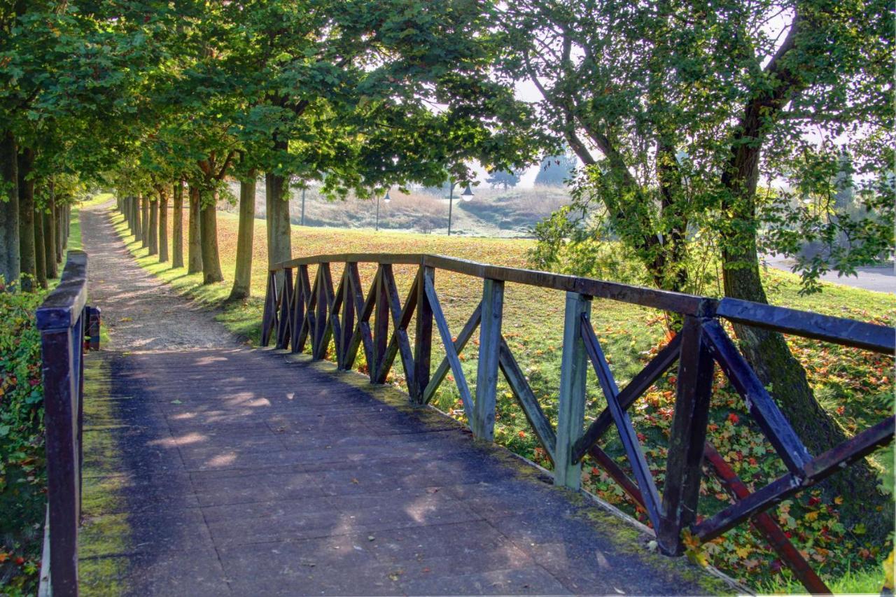Magnolia Park Hotel, Golf & Country Club Boarstall 외부 사진