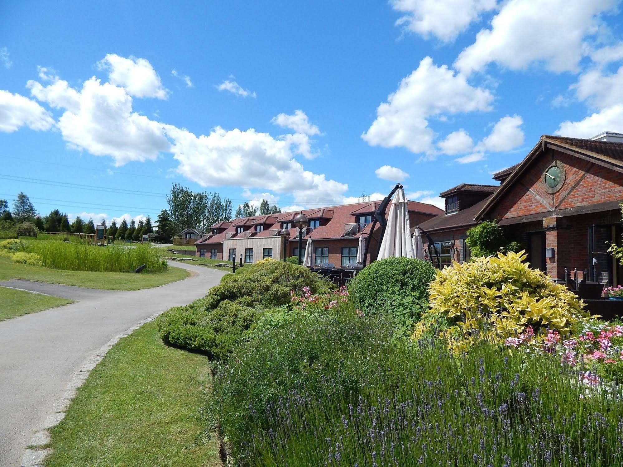 Magnolia Park Hotel, Golf & Country Club Boarstall 외부 사진