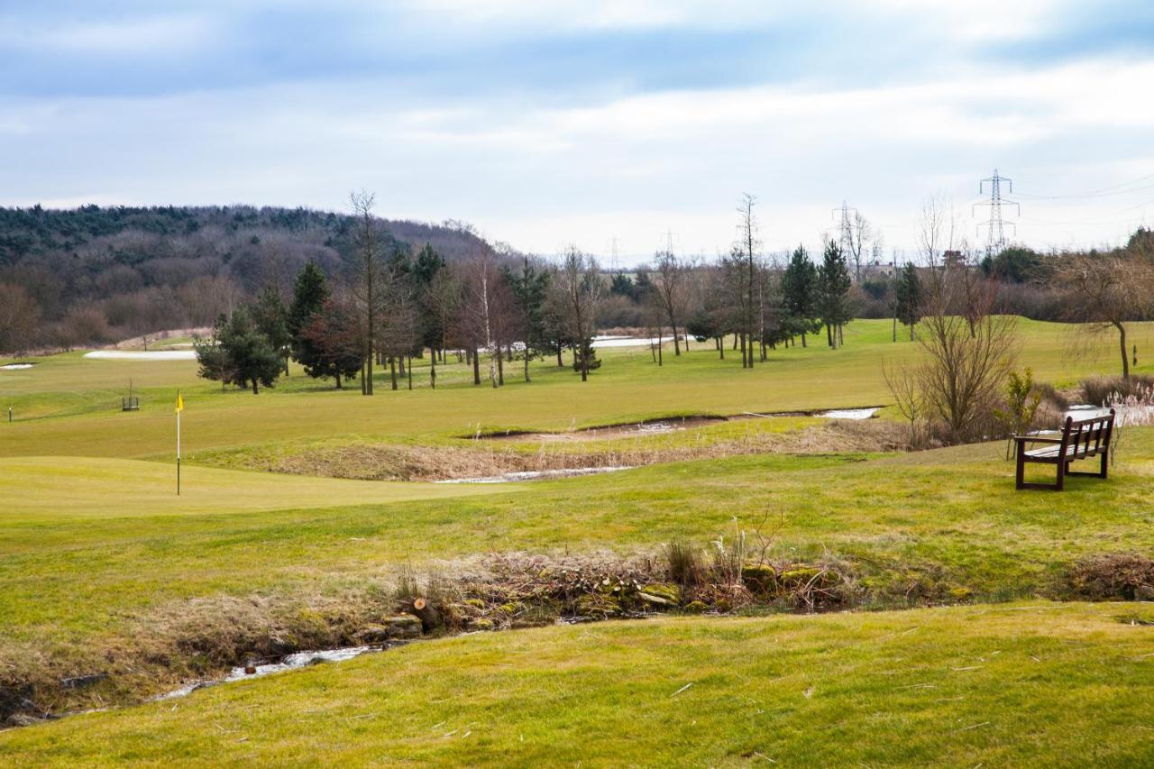 Magnolia Park Hotel, Golf & Country Club Boarstall 외부 사진